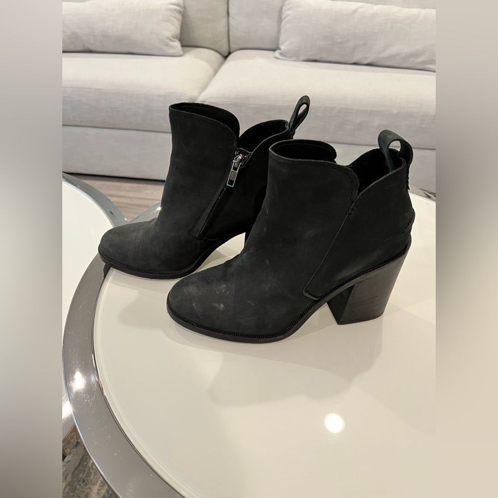 Women’s Size 9 Ugg Pixley Dark Leather Grey Block Heel